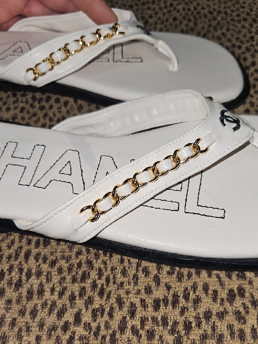 CHANEL White Thong Sandals with Gold Chain Detail - Picture 6 of 11